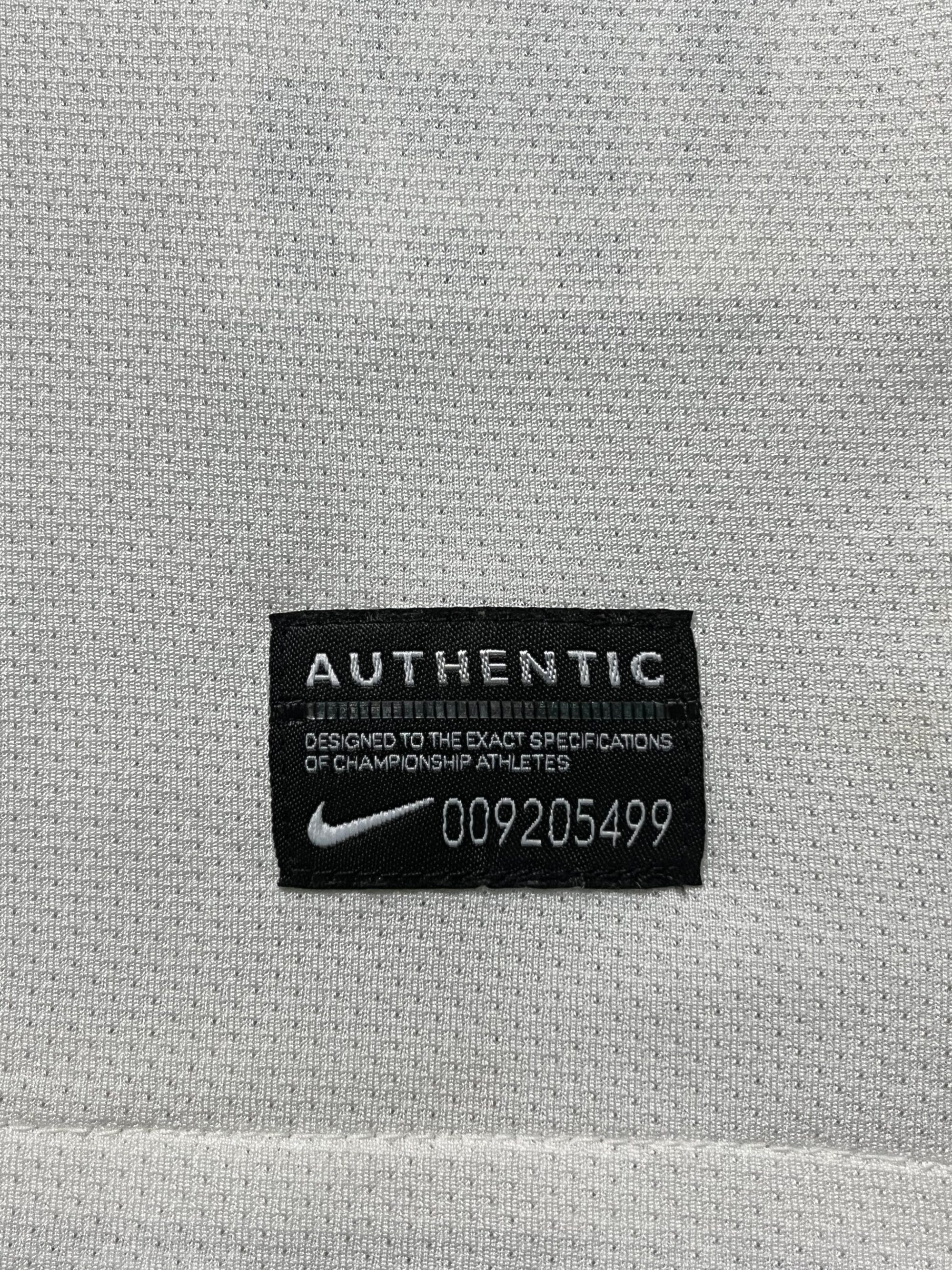 Jersey Manchester United 2010 Away Shirt - Image 10